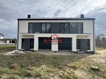Dom z garażem, ogrzewaniem podłogowym i tarasem