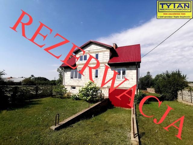 Dom z garażem i budynkiem gospodarczym Korytki