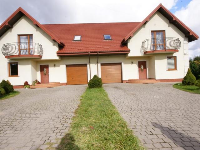 Dom z garażem i ogrodem w Piotrowicach polecam!