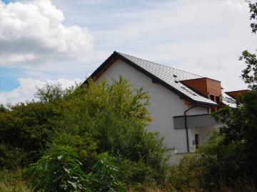 Dom z garażem, tarasem i ogrodem w Kłodzku