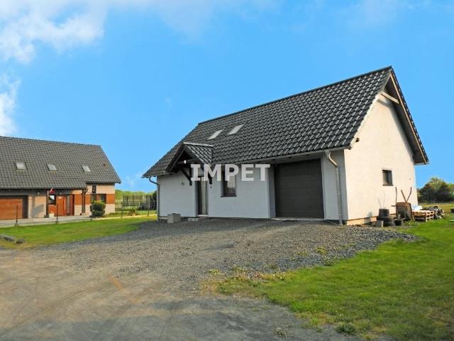 Dom z garażem 126 m² spokojna okolica i funkcjonalność