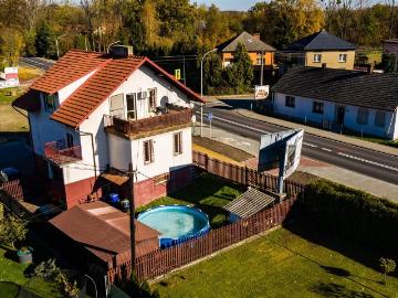 Dom z lokalami usługowymi, 210 m², Łęki