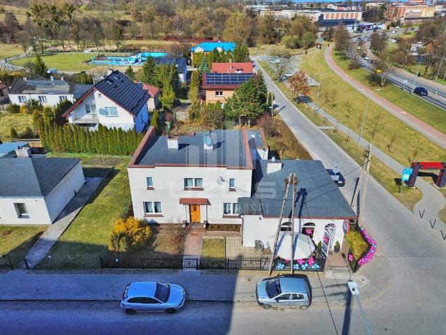 Dom z lokalem handlowym 180 m2, ogrzewanie gazowe i ekogroszek