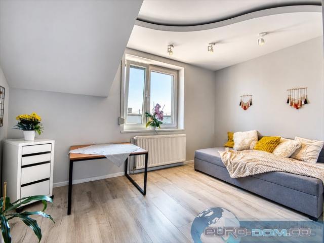 Przestronny dom z lokalem użytkowym 283 m² w Radłowie polecam!