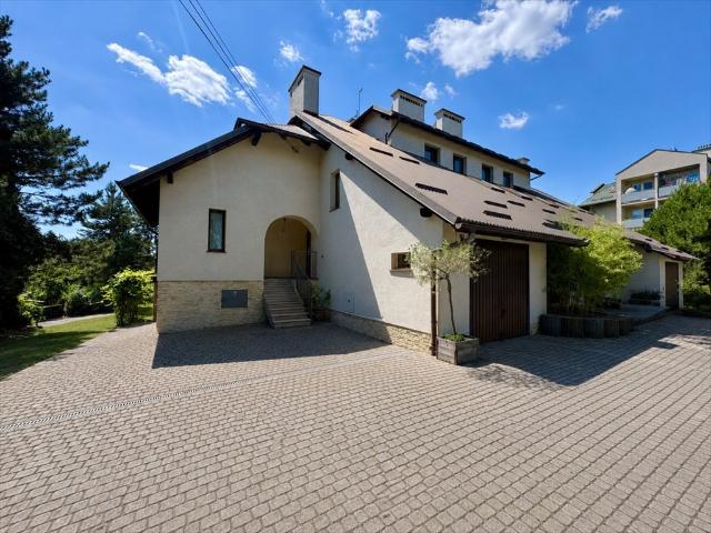 Dom z lokalem usługowym 255 m² w Rzeszowie