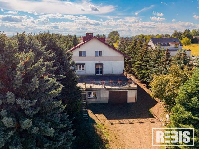Dom z magazynem i halą 400 m2 w Rącznej