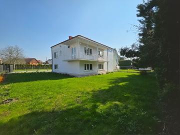 Dom z możliwością podziału, 180 m², garaż, po remoncie