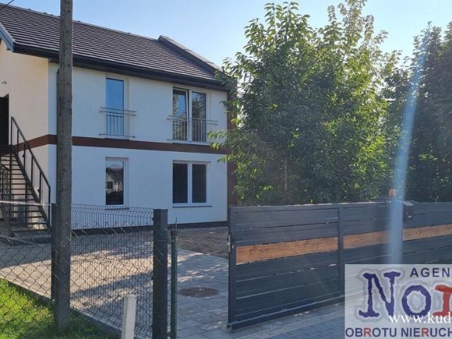 Dom z niezależnymi apartamentami, nowy, 111 m² polecam
