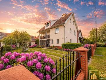 Dom z oranżerią i dużym tarasem w Czarnowąsach