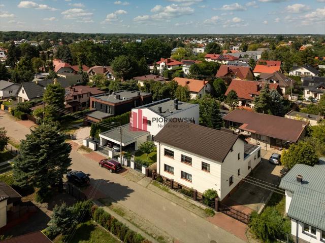 Dom z potencjałem 400 m² w Łomiankach polecam!
