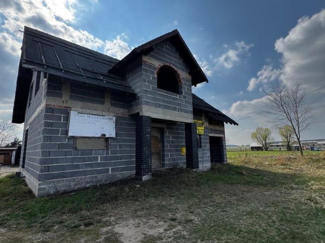 Dom z 6 pokojami, garażem i dużą działką 847 m2