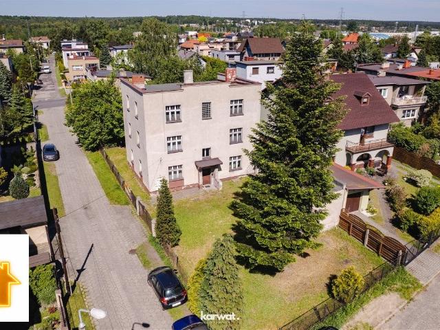 Dom z potencjałem, 3 kondygnacje, duża działka