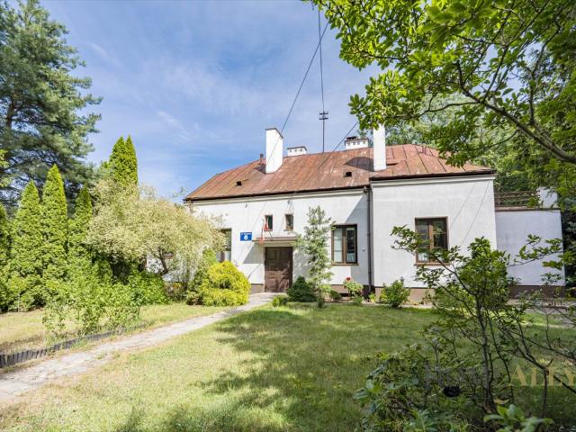 Dom z potencjałem w Malichach, 8 sypialni, garaż