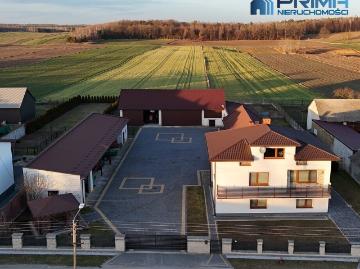 Dom z potencjałem w Julianowie – 160 m², 3 budynki gospodarcze