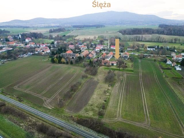 Blisko Ślęży i Sobótki – dom do remontu!