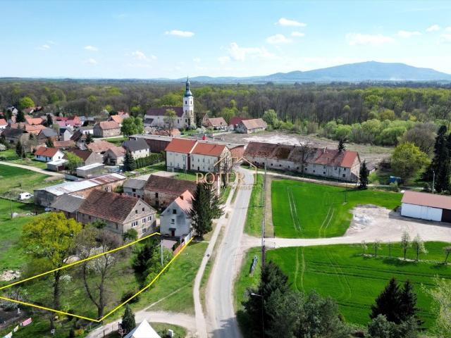 Do sprzedania dom z dużymi budynkami gospodarczymi w Milinie