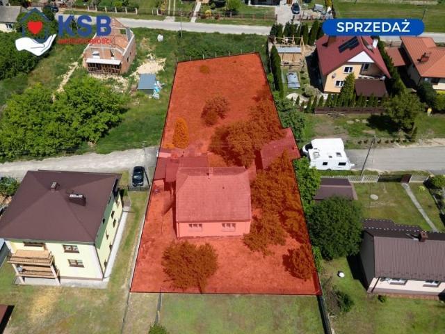 Dom z potencjałem i działkami w Ćmielowie