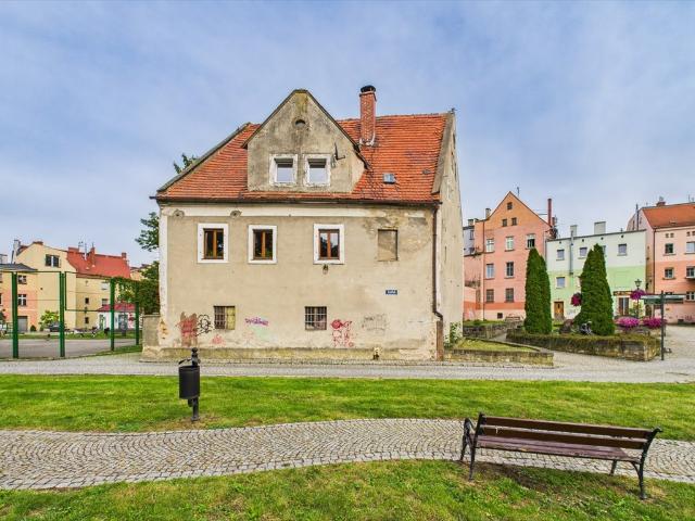 Dom z potencjałem inwestycyjnym i dużą przestrzenią
