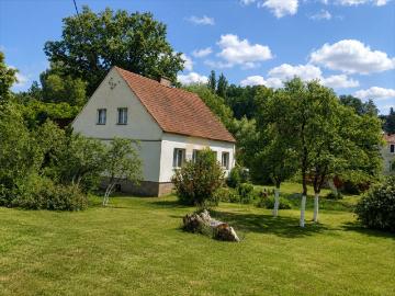 Dom z potencjałem inwestycyjnym w Dąbiu, 90 m²