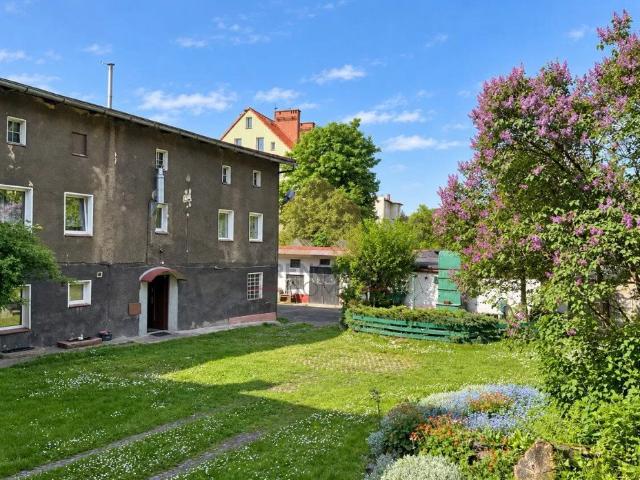 Dom z potencjałem inwestycyjnym 250 m², 9 pokoi, garaże