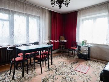 Dom z potencjałem na Bielanach – 181 m2, garaż, duża działka