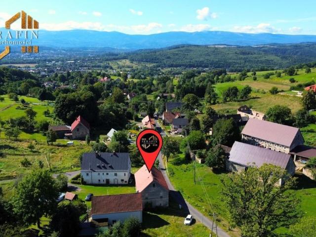 Dom z projektem przebudowy i widokiem na Karkonosze
