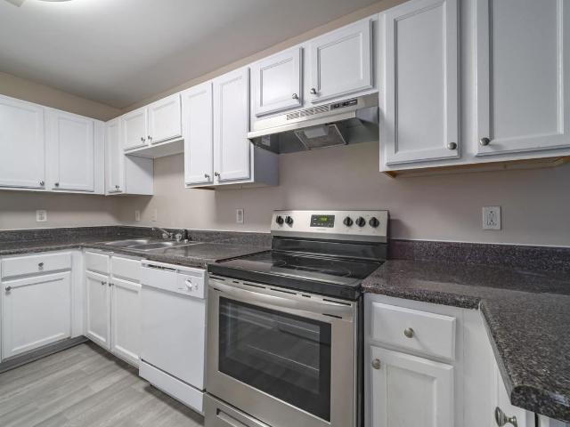 Domain & Gateway at Cedar 2 Bedroom Apartment for Rent at 3073 Cedar Creek Pkwy, Decatur, GA 30033