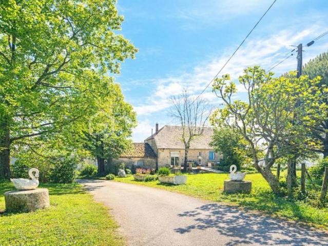 Domaine authentique offrant gîte restauration, et événementiel dans un cadre naturel d'exception