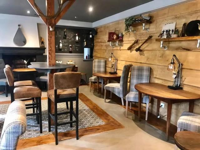 Domaine avec château & bar & restaurant à vendre à Aulnay Charente, en France