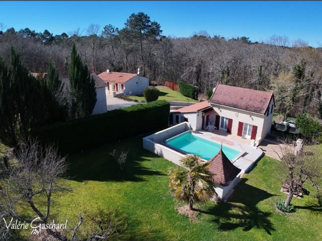 Propriété de charme avec dépendances et piscines nature et calme – 6600 m² de terrain Dordogne