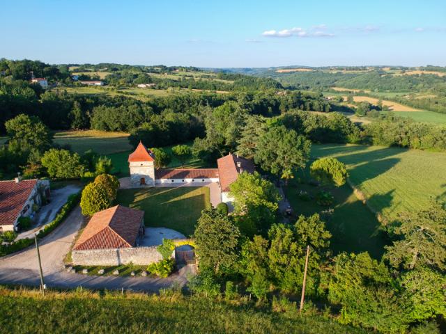 Domaine avec deux habitations au coeur du village historique