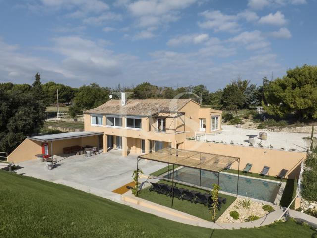 Domaine À Tulette Villa De Prestige + Salles De Réception Vu. 950m² Tulette