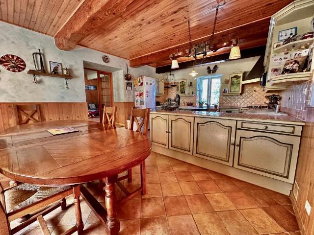 Domaine agricole 18 pièces 347 m² avec un terrain d'environ. 342m² Orsans