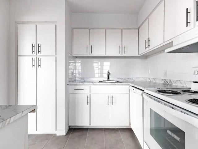 Domaine Bellerive Apartments — 1 Bedroom available at 1 Place De La Belle Rive, Laval