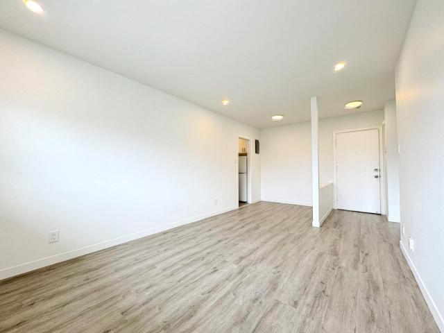 Domaine Choisy Classic 1 Bedroom + Den [object Promise] for Rent