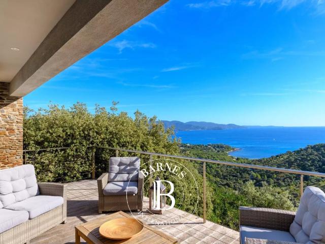 Domaine du Gaou Bénat Vue Mer 4 chambres Piscine Gar. 164m² Bormes les Mimosas