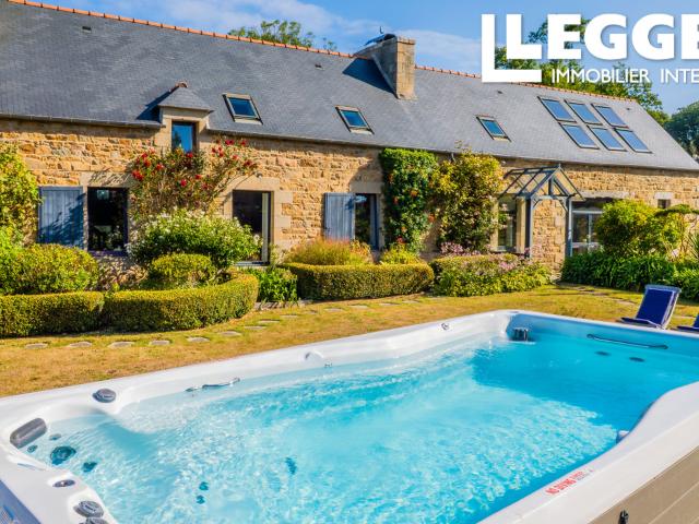 Domaine d’Exception avec Vue Mer – Côte de Granit Rose Une maison principale et 3 maisons d'amis sur 18000 m²