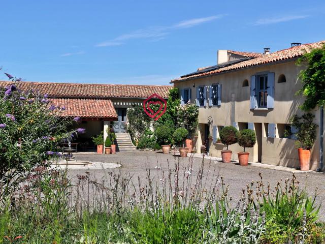 Domaine d’exception alliant luxe et écologie dans un parc naturel près de Carcassonne