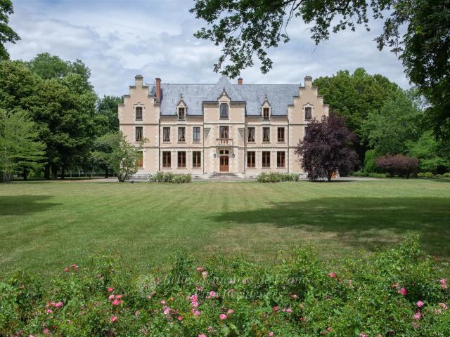 Domaine d’exception de plus de 340 ha et son installation éq. 1500m² Nevers