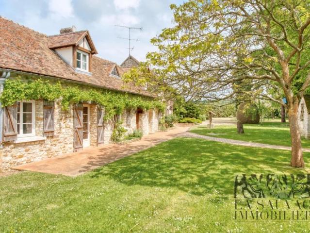 Domaine d’exception en pierre – Élégance et art de vivre aux portes de la Normandie