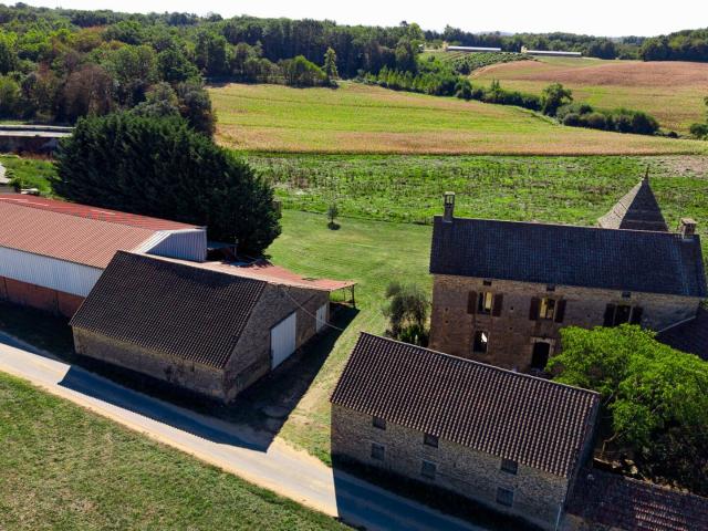 Domaine de caractère à réinventer au coeur du Périgord Noir 275m² Saint Geniès