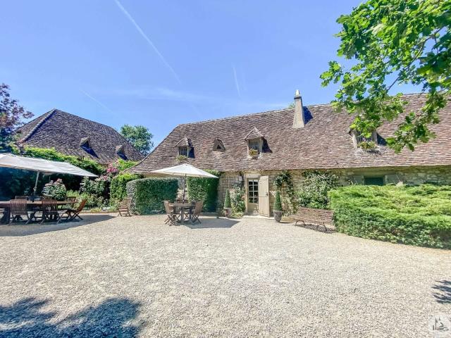 Domaine de caractère au coeur de ses 1,7 ha 370m² Villeréal