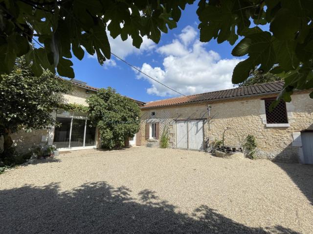 DOMAINE DE CARACTERE AVEC ETANG