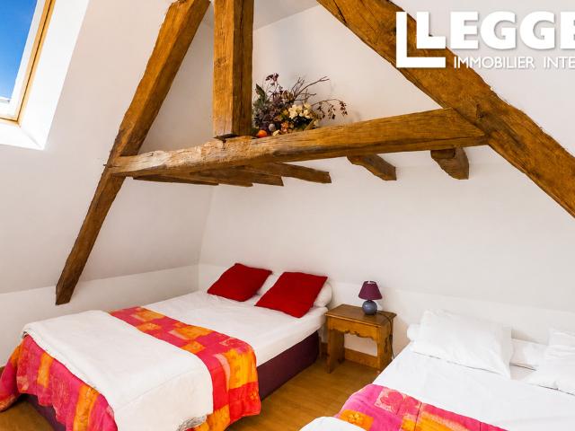 Domaine de caractère avec gîte, piscine et 9 000 m² de terrain