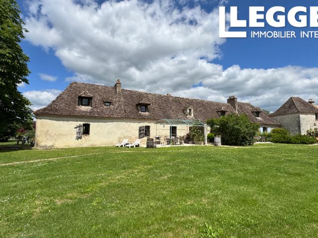 Pres d’Issigeac, Domaine de caractère en Dordogne avec gîtes, piscine et potentiel