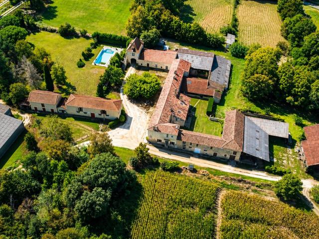 Domaine de caractère sur 15 hectares aux portes du Gers 620m² Mézin