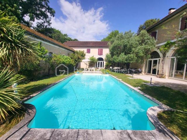 Domaine de charme avec piscine – À 15 min de Pau