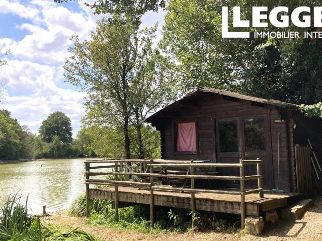 Domaine de charme: maison en pierre, maison moderne, grand étang de pêche et fort potentiel commercial