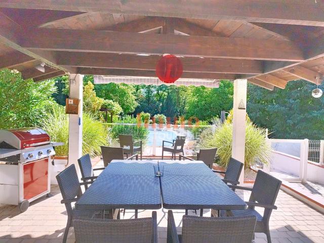 Domaine de gîtes et chambres d'hôtes de caractère Pied du 565m² Sahorre
