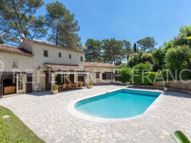 DOMAINE DE LA PEYRIERE. A pied Mougins British School. Libre 25